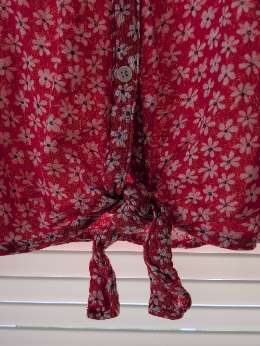Old Navy Red Floral Button-Front Tie-Hem Shirt - Picture 4 of 5